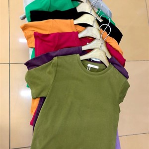 Базовые футболки    980сом  размер стандарт  качество