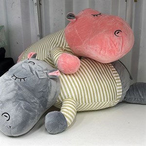 Бегемот с пледом 1300