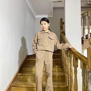 В наличии костюмы  Размеры 36 38 40 42 Ткань джинсы