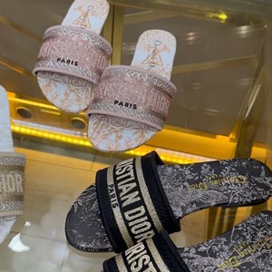 New шлепки В наличии   Качество люкс 1 1 Размеры 35