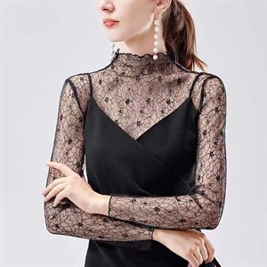 Идеально сочетается с открытыми платьями