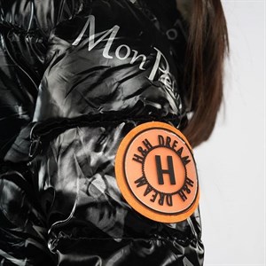 Новинки Утеплённая зимняя куртка с принятом кошечки