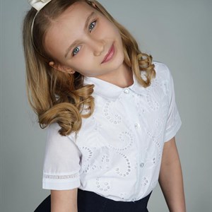  Легкая практичная блузка из льна с шитьём Имеется