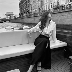 Deniz Юбочка с разрезом с левой стороны Цена 550