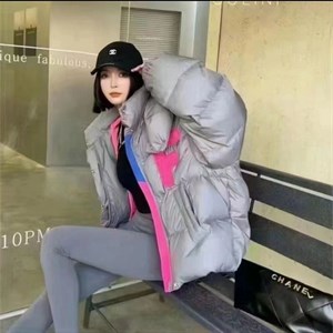 Модель 715 Куртка с яркой аппликацией контрастного